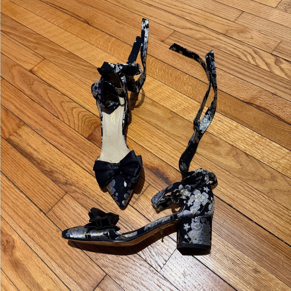 Jacobies floral brocade Jacquard ankle-tie block-heel bow black/silver pumps 8.5